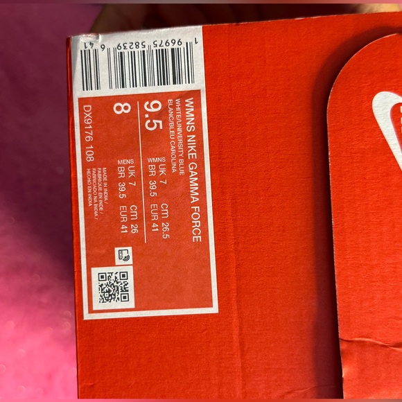 Nikes 💙 - Picture 5 of 5